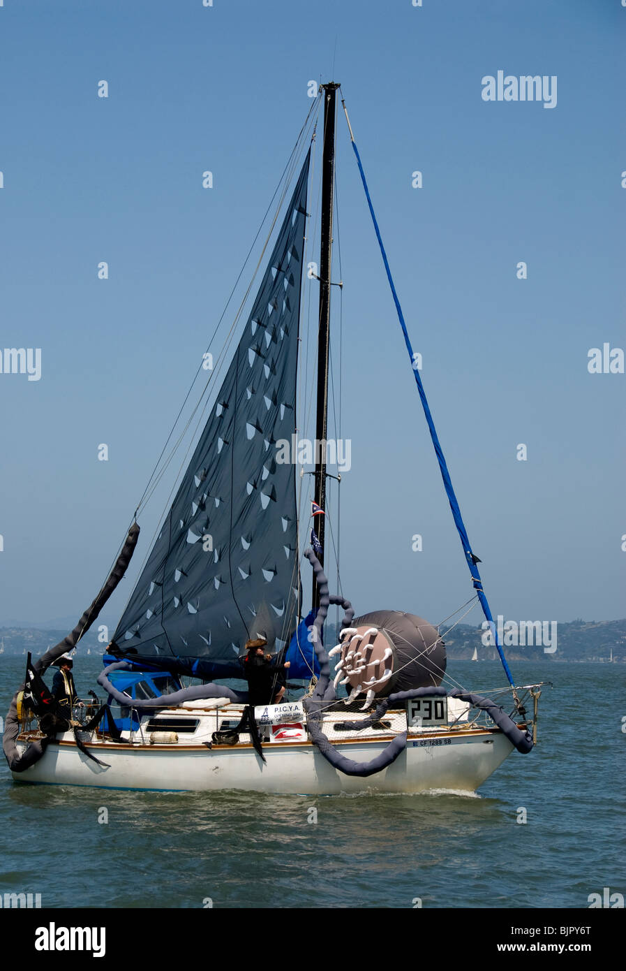 Second prix Rasa Vallejo Yacht Club le jour d'ouverture sur la baie, la baie de San Francisco, Californie Banque D'Images