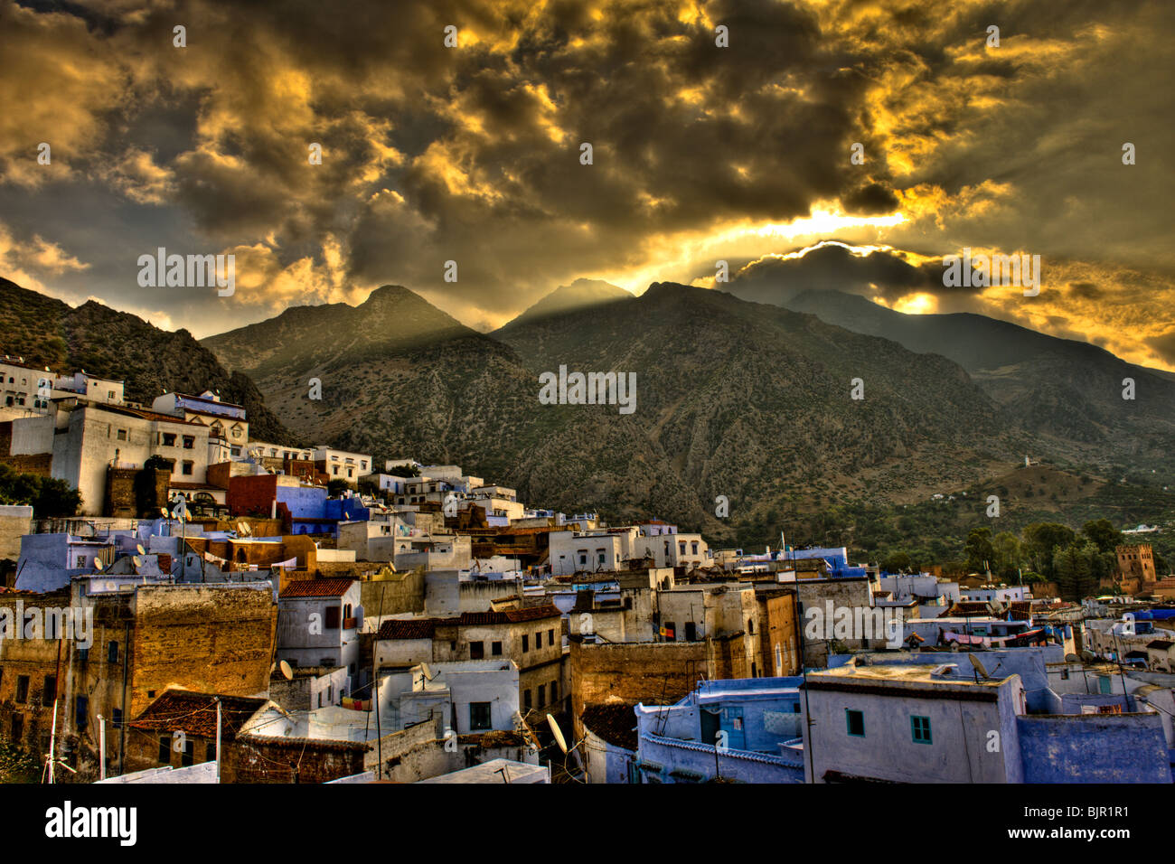 Il s'agit d'une image de la ville de montagne de Chefchaouen au Maroc. Banque D'Images