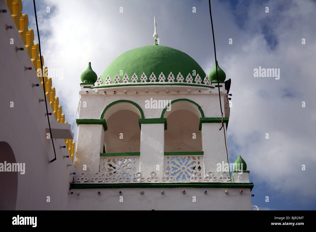 Le livre vert minaret de la mosquée Riyadha Kenya Lamu Banque D'Images