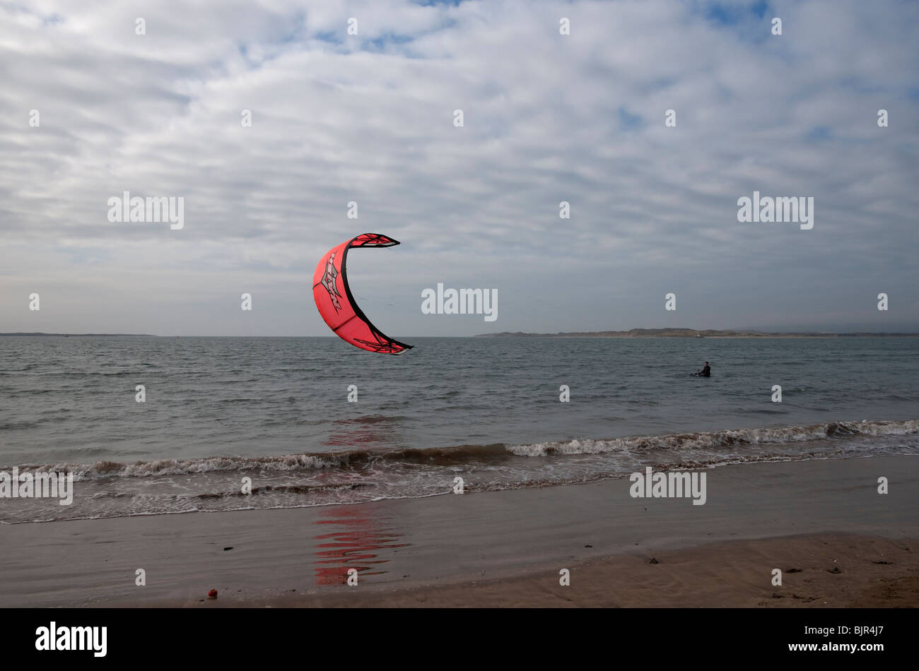 Kite surfer sur la plage de Instow devon UK Banque D'Images