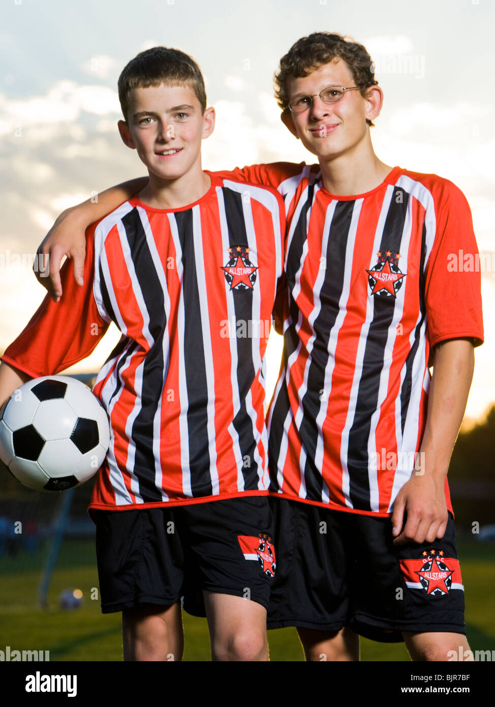 Jeunes joueurs de soccer Banque D'Images