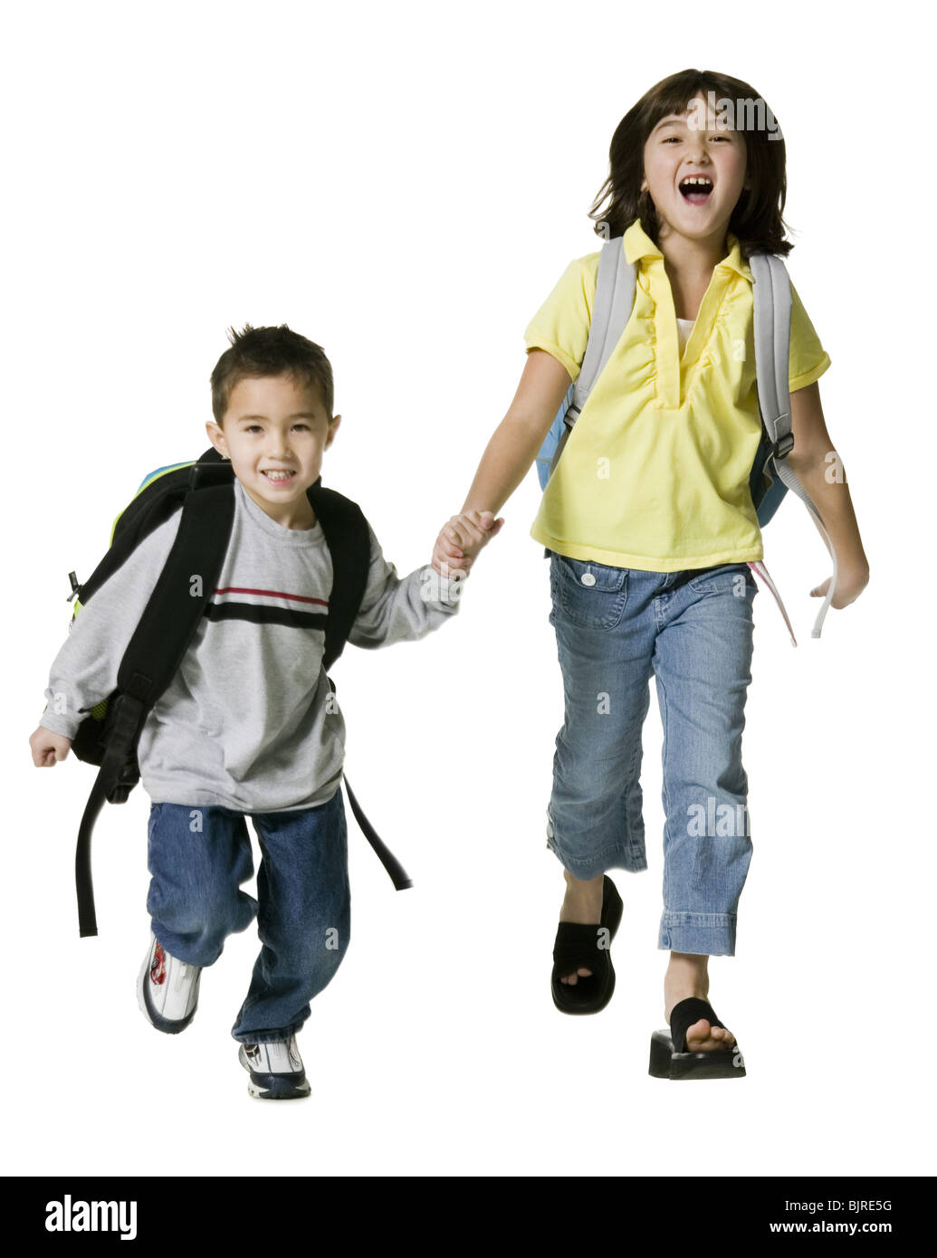 Enfants à l'école à pied Banque D'Images