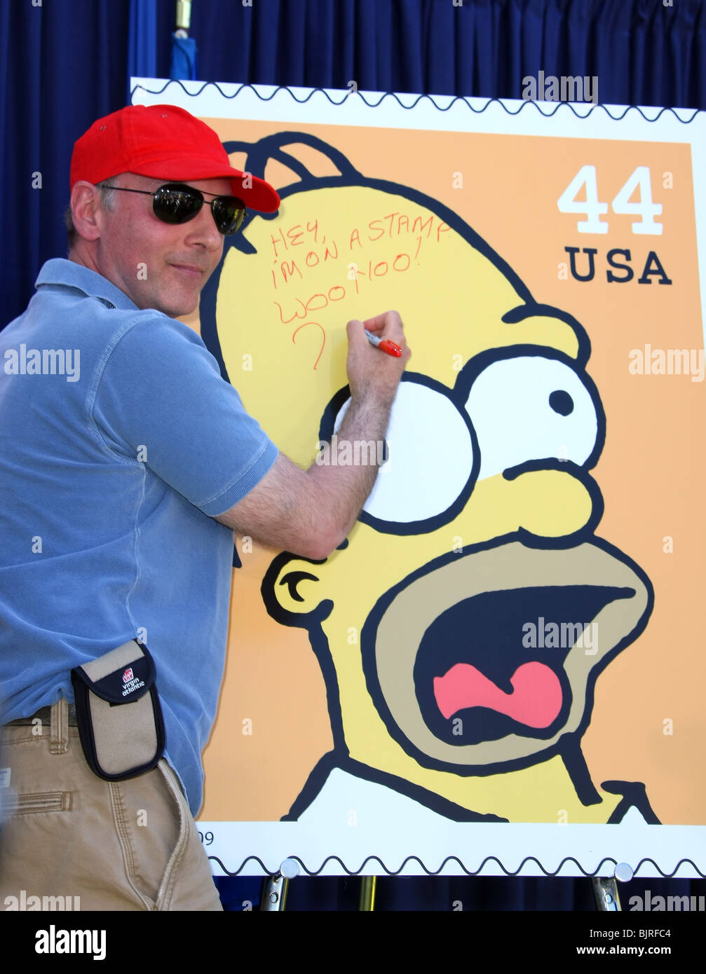 DAN CASTELLANETA PREMIER JOUR QUESTION DES SIMPSONS STAMPS US POSTAL SERVICE CENTURY CITY LOS ANGELES CA USA 07 mai 2009 Banque D'Images