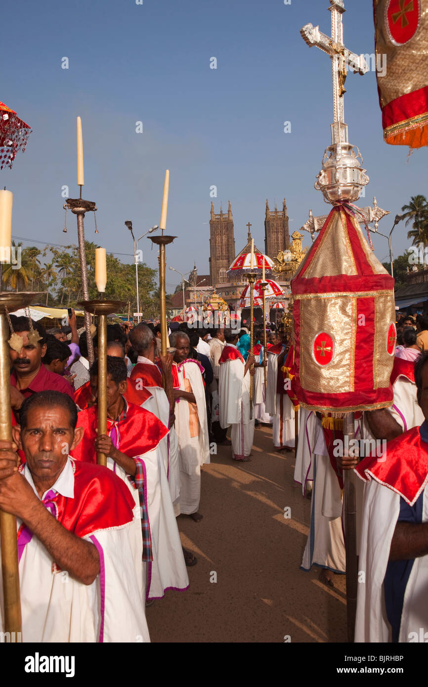 L'Inde, le Kerala, Alappuzha (Alleppey), Arthunkal, fête de Saint Sebastian festival, église St Andrew de forains procession Banque D'Images