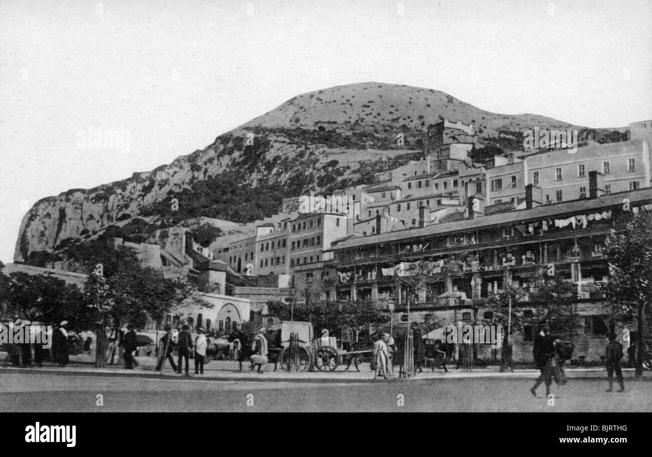 Casemates Square, Gibraltar, au début du xxe siècle. Artiste : VB Cumbo Banque D'Images