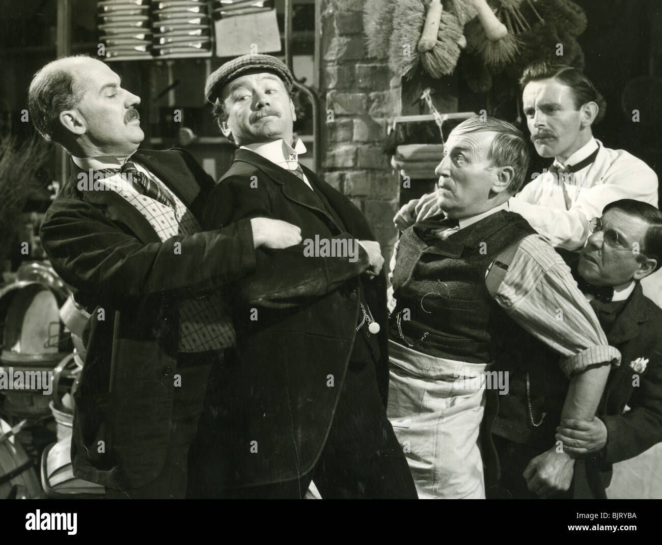 L'HISTOIRE DE MR POLLY - 1948 film GFD avec John Mills à cap Banque D'Images