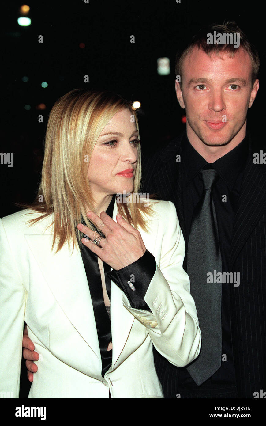 MADONNA & GUY RITCHIE 'SNATCH' LA PREMIER MINISTRE LA HOLLYWOOD USA 18 Février 2001 Banque D'Images