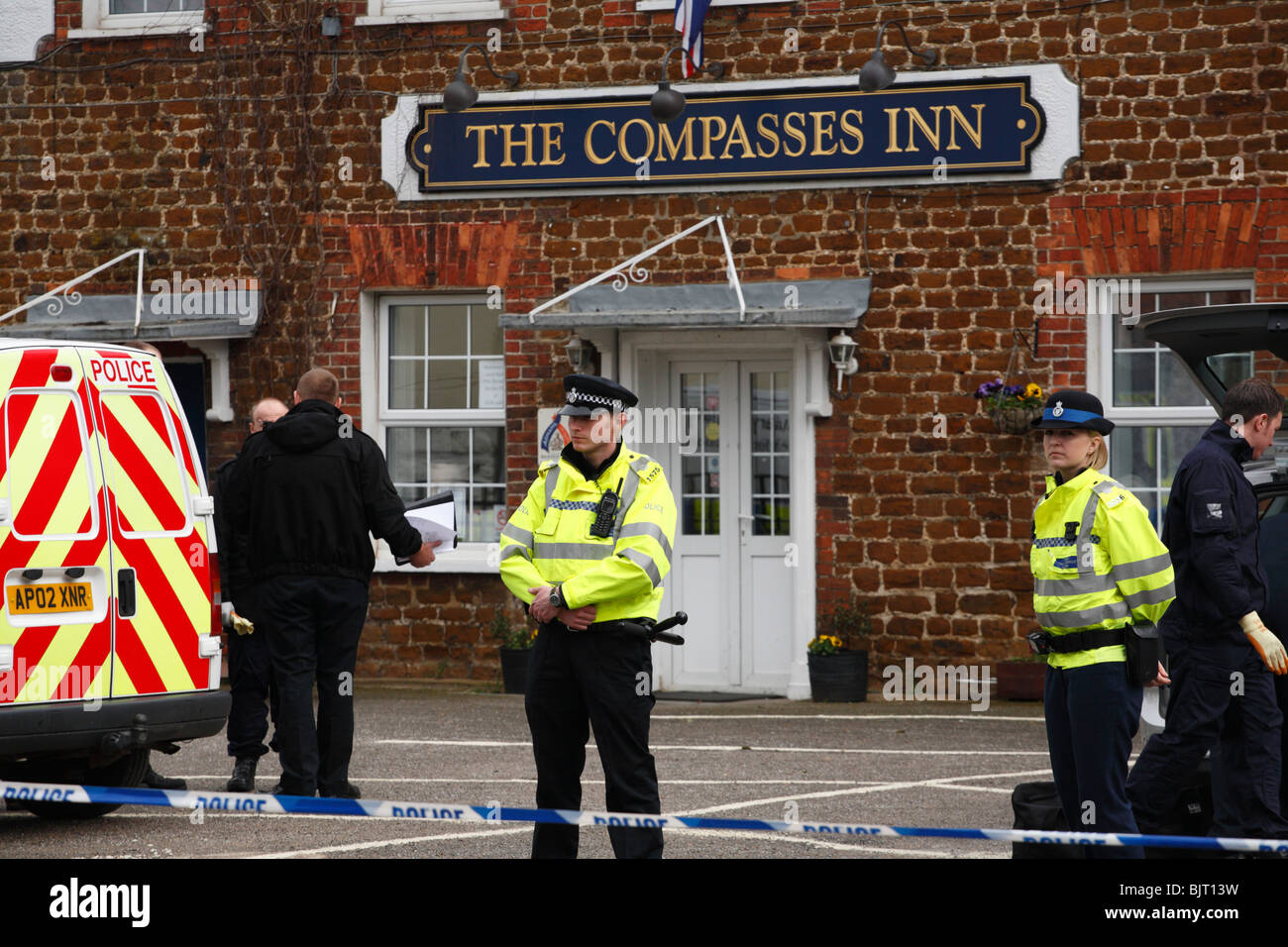 Les Boussoles Inn à King's Lynn dans le Norfolk est retranché sur lui comme de la conduite de leur enquête après un corps a été trouvé là. Banque D'Images
