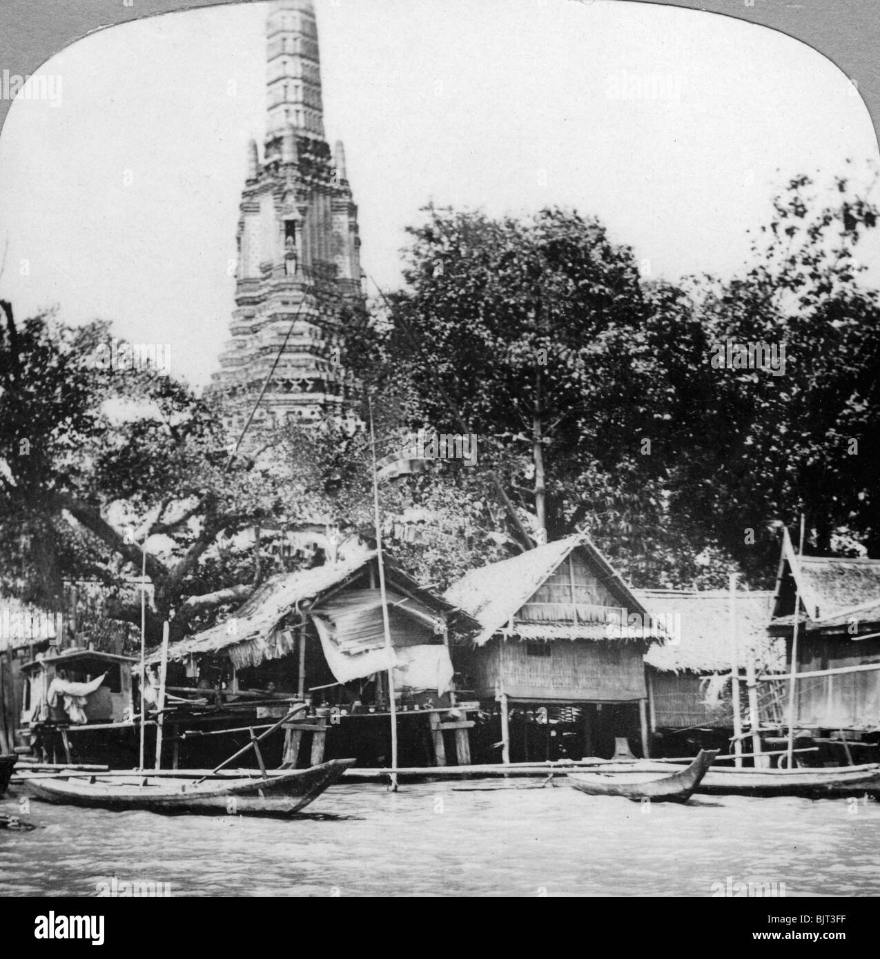 Les dhows et maisons sur la rivière Chao Phraya, Bangkok, Thaïlande, 1900. Artiste : Inconnu Banque D'Images