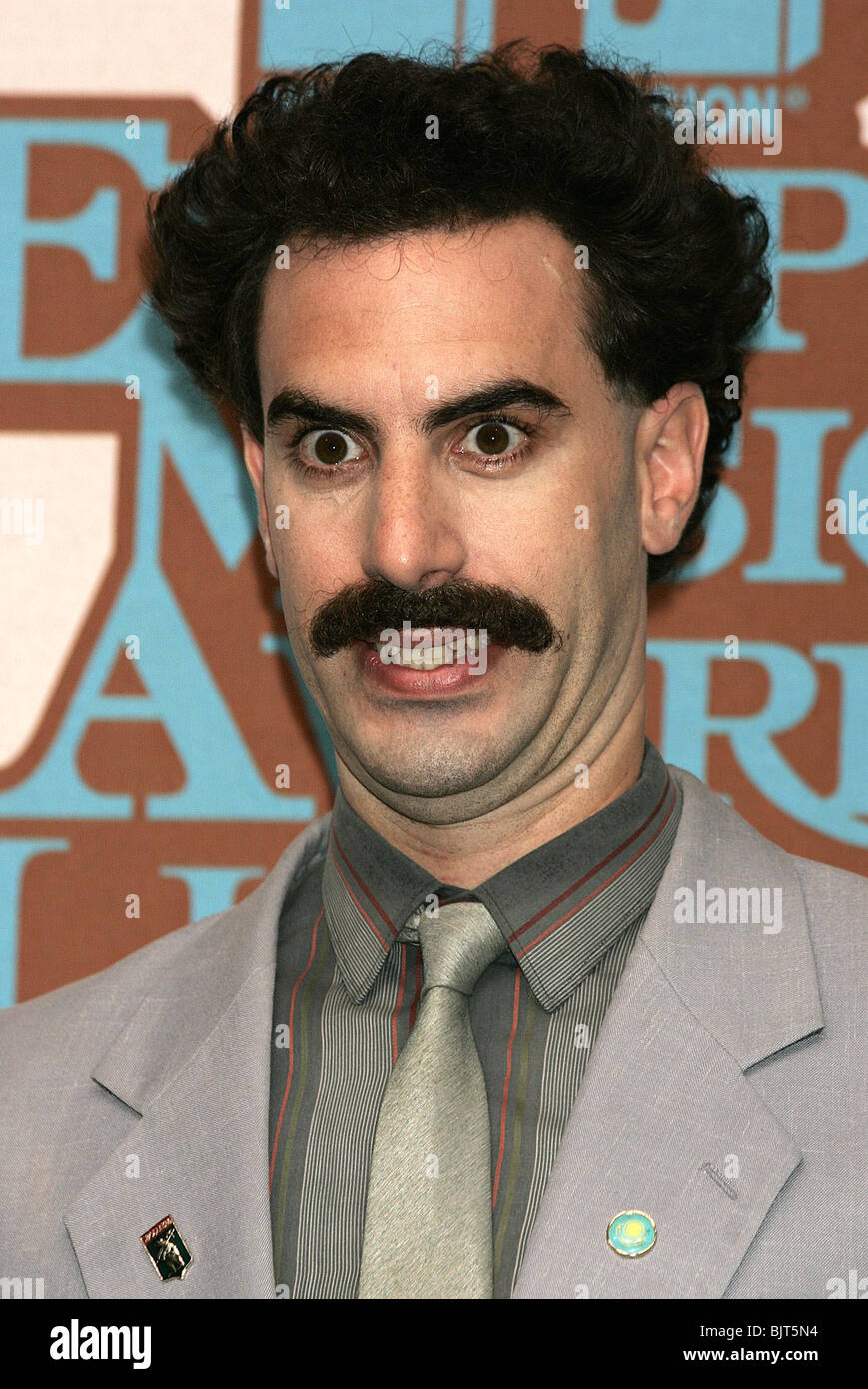 SACHA BARON COHEN & alias ALI G MTV MUSIC AWARDS PAVILLON ATLANTIQUE LISBONNE PORTUGAL 03 Novembre 2005 Banque D'Images