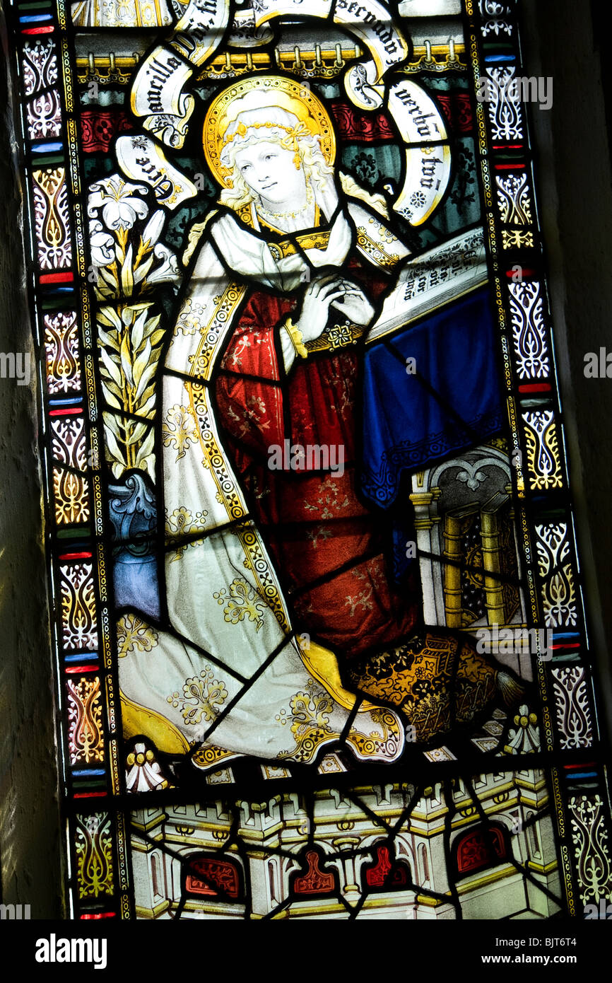 Vitrail Vierge Marie par Charles Eamer Kempe, Eglise St Botolph, Burgh, Suffolk Banque D'Images