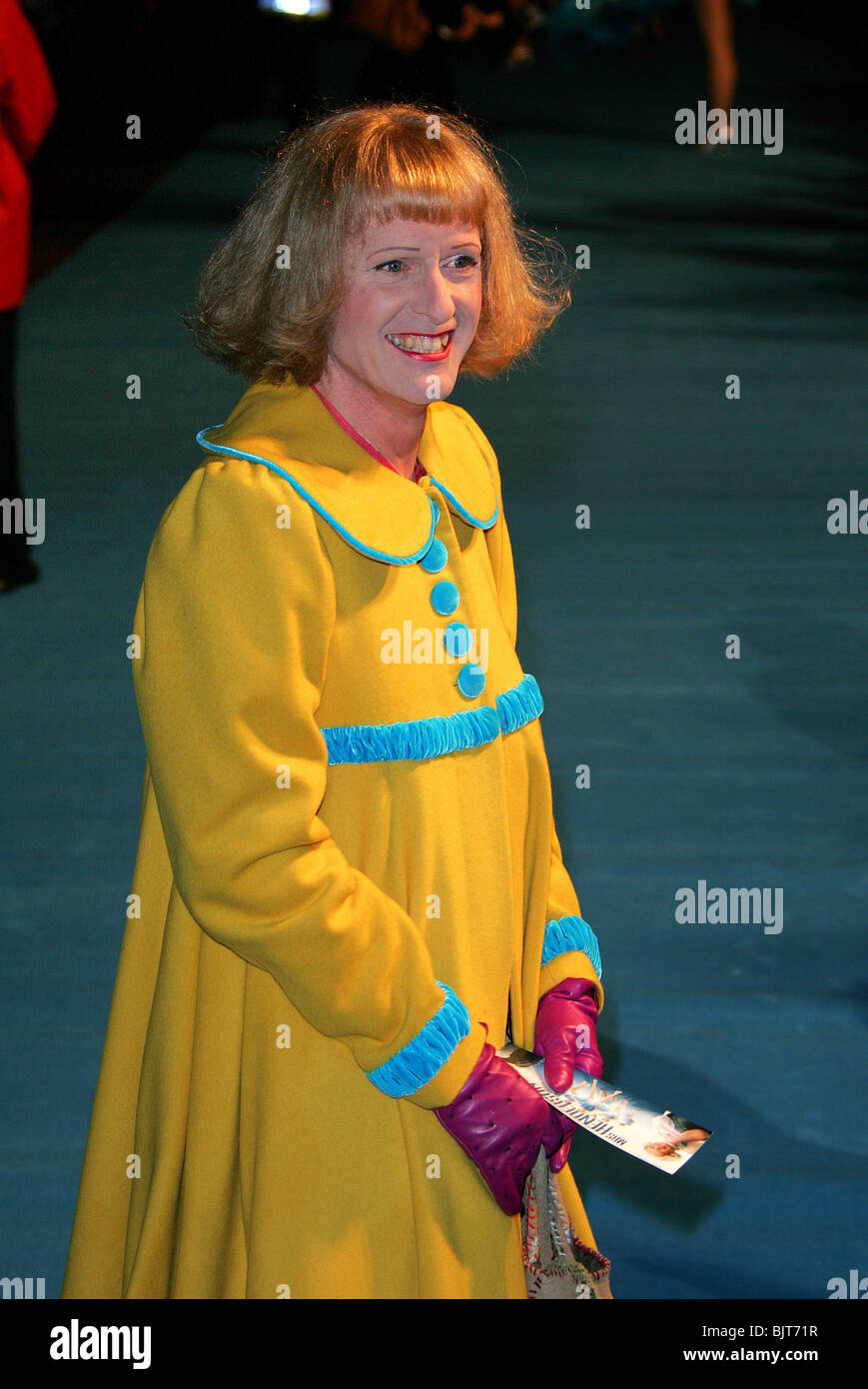 GRAYSON PERRY, PREMIER FILM Madame Henderson Présente VUE WEST END Leicester Square Londres Angleterre 23 Novembre 2005 Banque D'Images