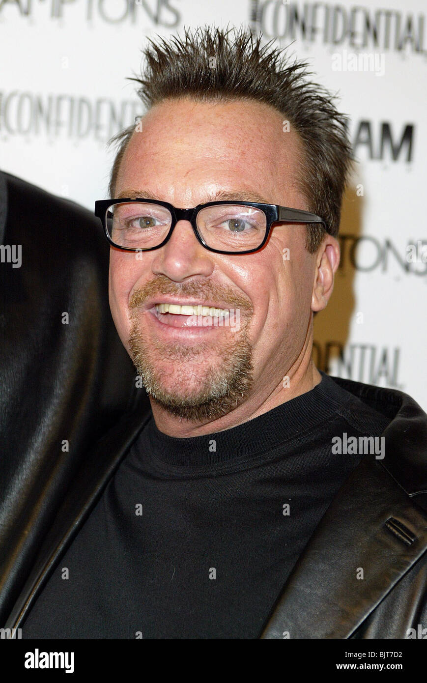 TOM ARNOLD ET LA CONFIDENTIAL MAGAZINE GOTHAM L'apprenti LOS ANGELES USA 26 Février 2004 Banque D'Images