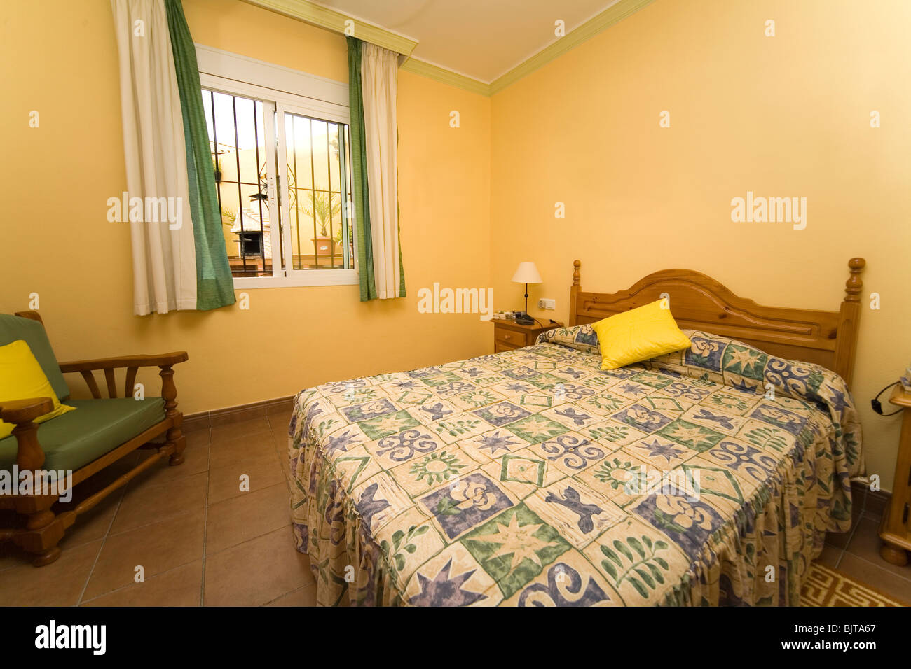 Hôtel espagnol chambre avec un double lit Photo Stock - Alamy