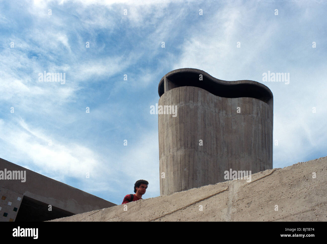 Le toit de Le Corbusier's Unite d'habitation, Marseille, France. Banque D'Images