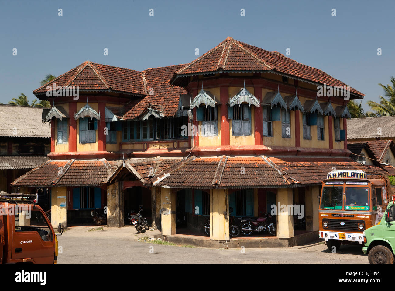 L'Inde, le Kerala, Palakkad, Anglais Church Road, nouvelle demeure, élégante vieille maison coloniale maintenant utilisé comme bureau de l'entrepôt Banque D'Images