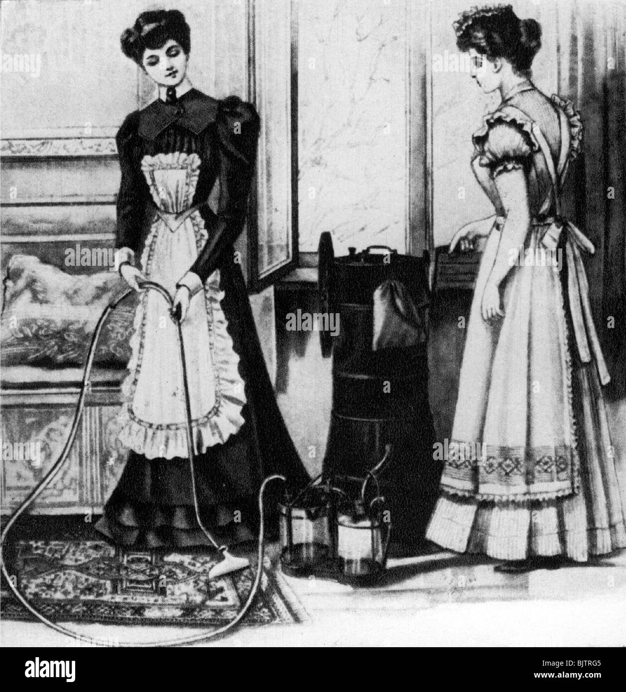 ménage, appareils électroménagers, aspirateur à main, deux personnes manipulant l'appareil, vers 1900, Banque D'Images