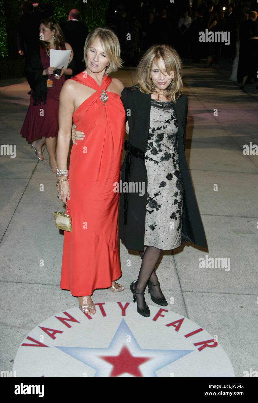 ELLEN BARKIN et Rosanna Arquette APRÈS VANITY FAIR OSCAR PARTY HOLLYWOOD LOS ANGELES USA 27 Février 2005 Banque D'Images