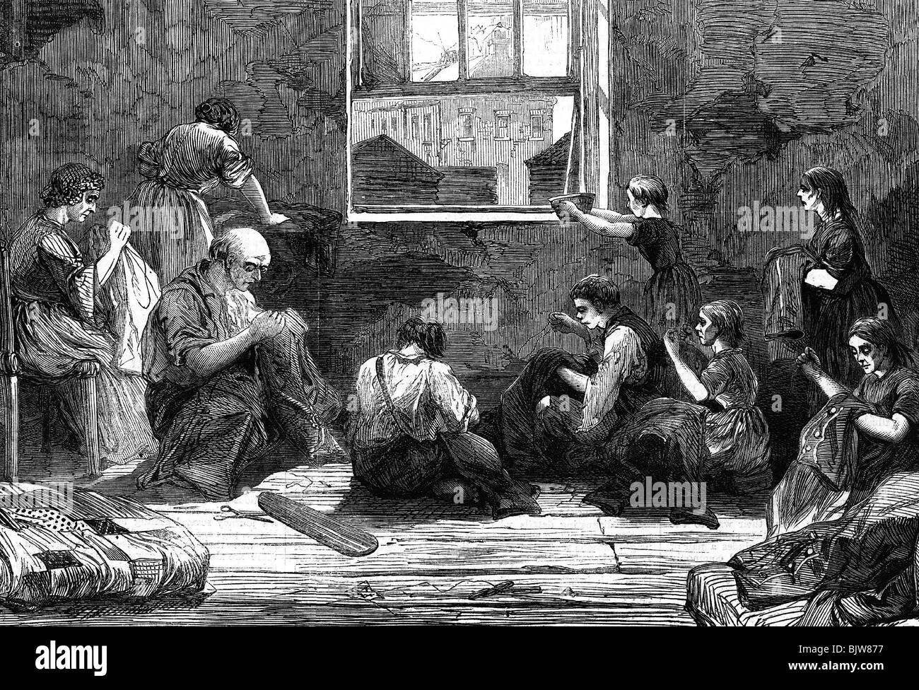 Les gens, la misère / l'adversité, la pénurie de logements, la famille dans une salle de peur réparer des vêtements militaires, Angleterre, 1863, Banque D'Images