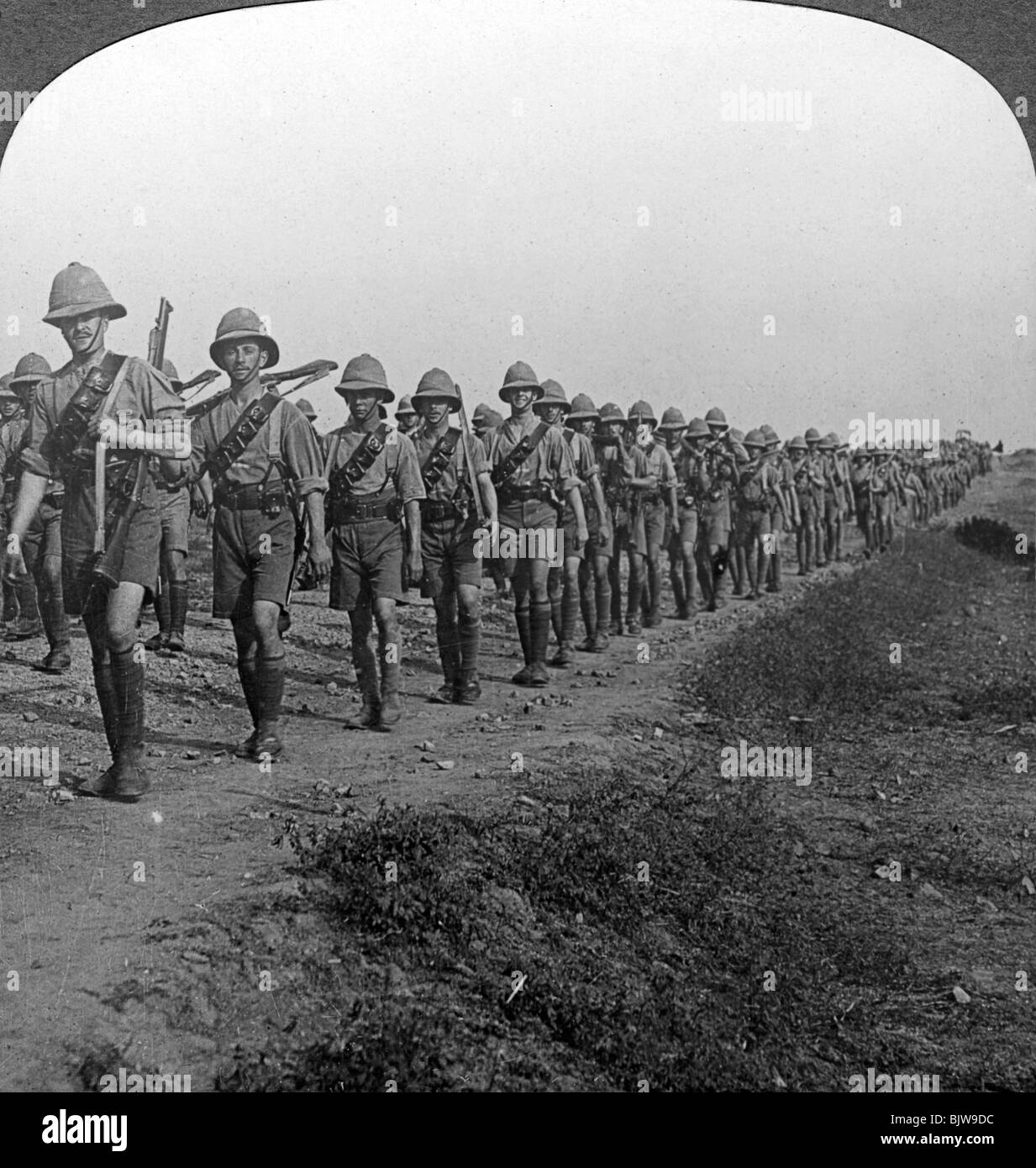 Des soldats britanniques dans le désert à Bagdad, la Première Guerre mondiale, 1914-1918.Artist : Éditeurs Voyages réaliste Banque D'Images