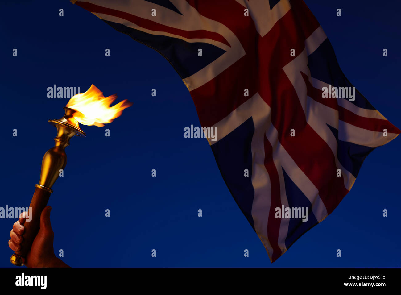 Torche olympique au crépuscule de l'Union Jack Banque D'Images