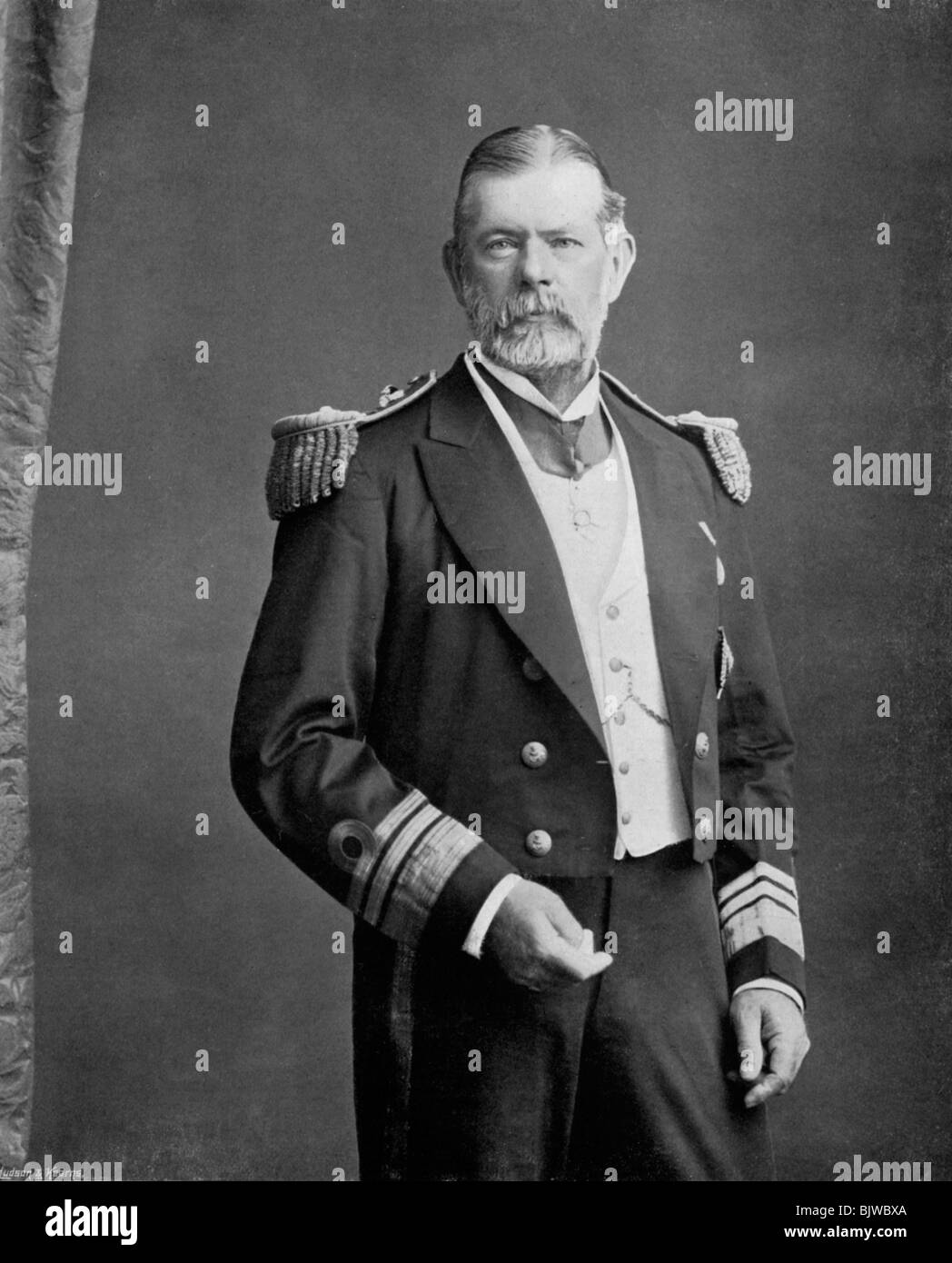 Le vice-amiral Sir John Hopkins Ommanney, officier de marine britannique, 1896. Artiste : Marsh Brothers Banque D'Images