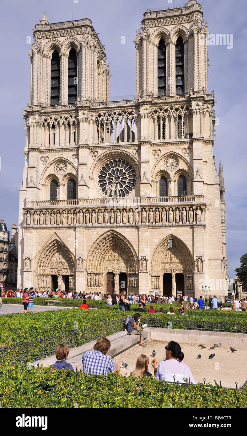 Façade de Notre Dame de Paris, France Banque D'Images