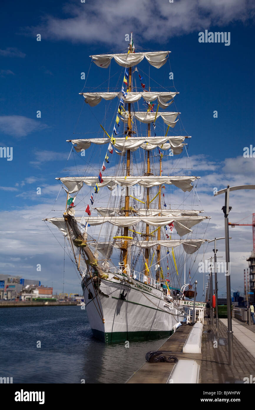 Grand voilier Mexique Cuauhtemoc .amarré au quai de Dublin en Irlande. Banque D'Images