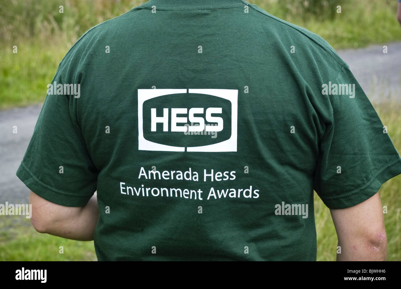 Personne portant Amerada Hess vert de l'environnement Pour plus de tee shirt Banque D'Images