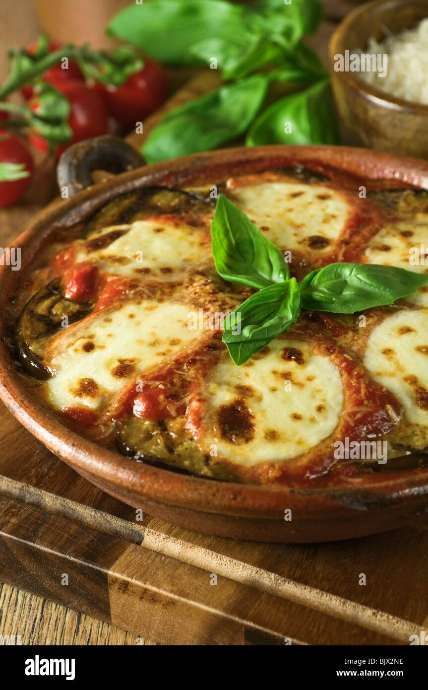 Melanzane alla Parmigiana plat d'aubergines italiennes Banque D'Images
