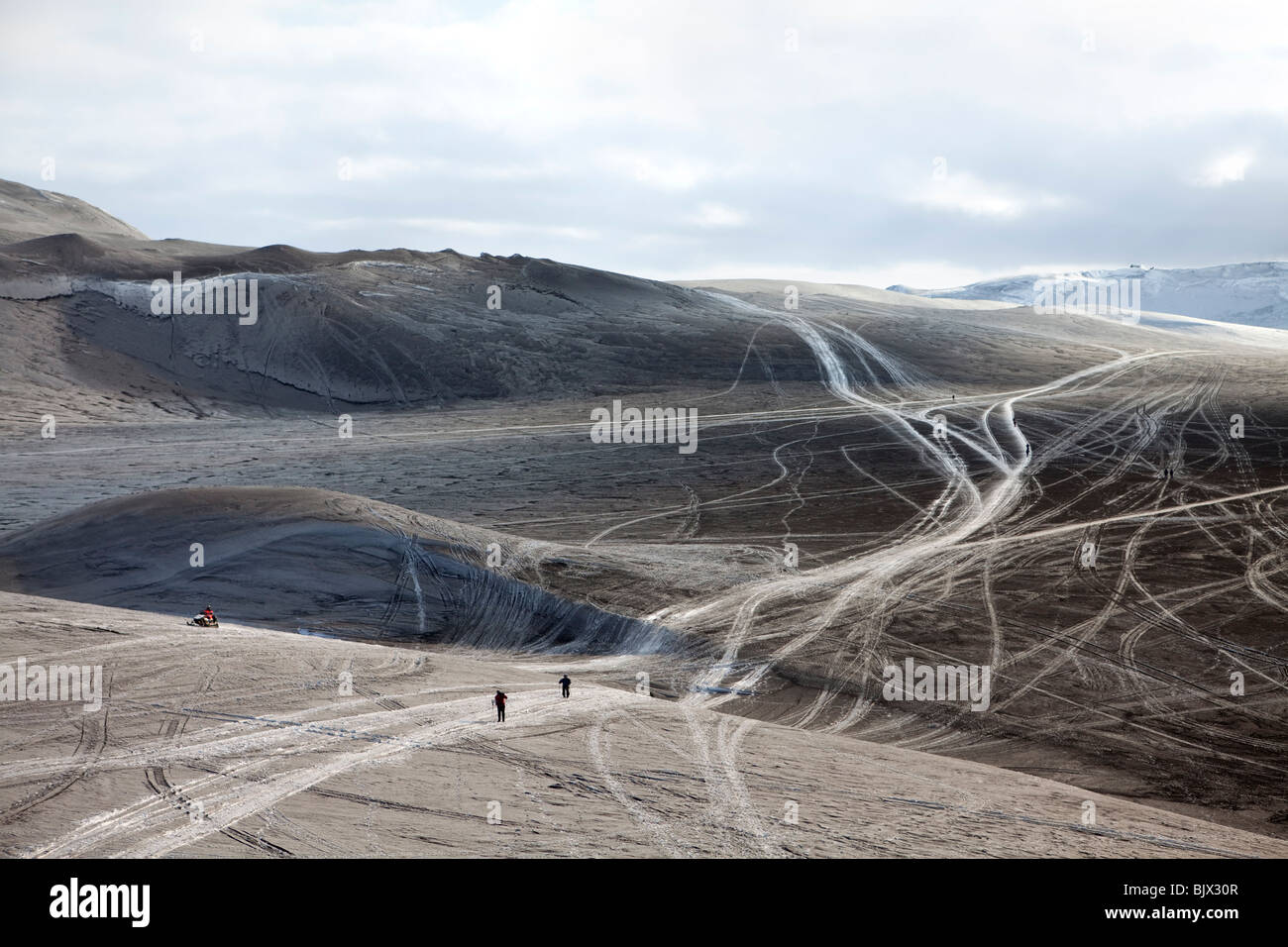 Les gens à l'éruption volcanique en Islande, Eyjafjallajokull en Fimmvorduhals - Banque D'Images