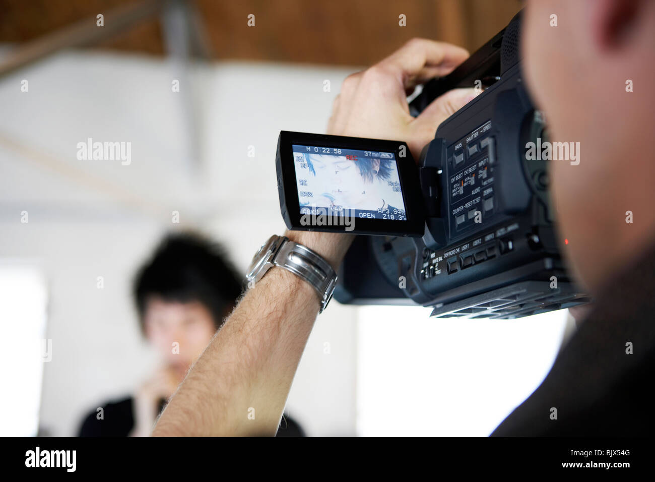 Le caméraman le tournage d'un clip vidéo Photo Stock - Alamy