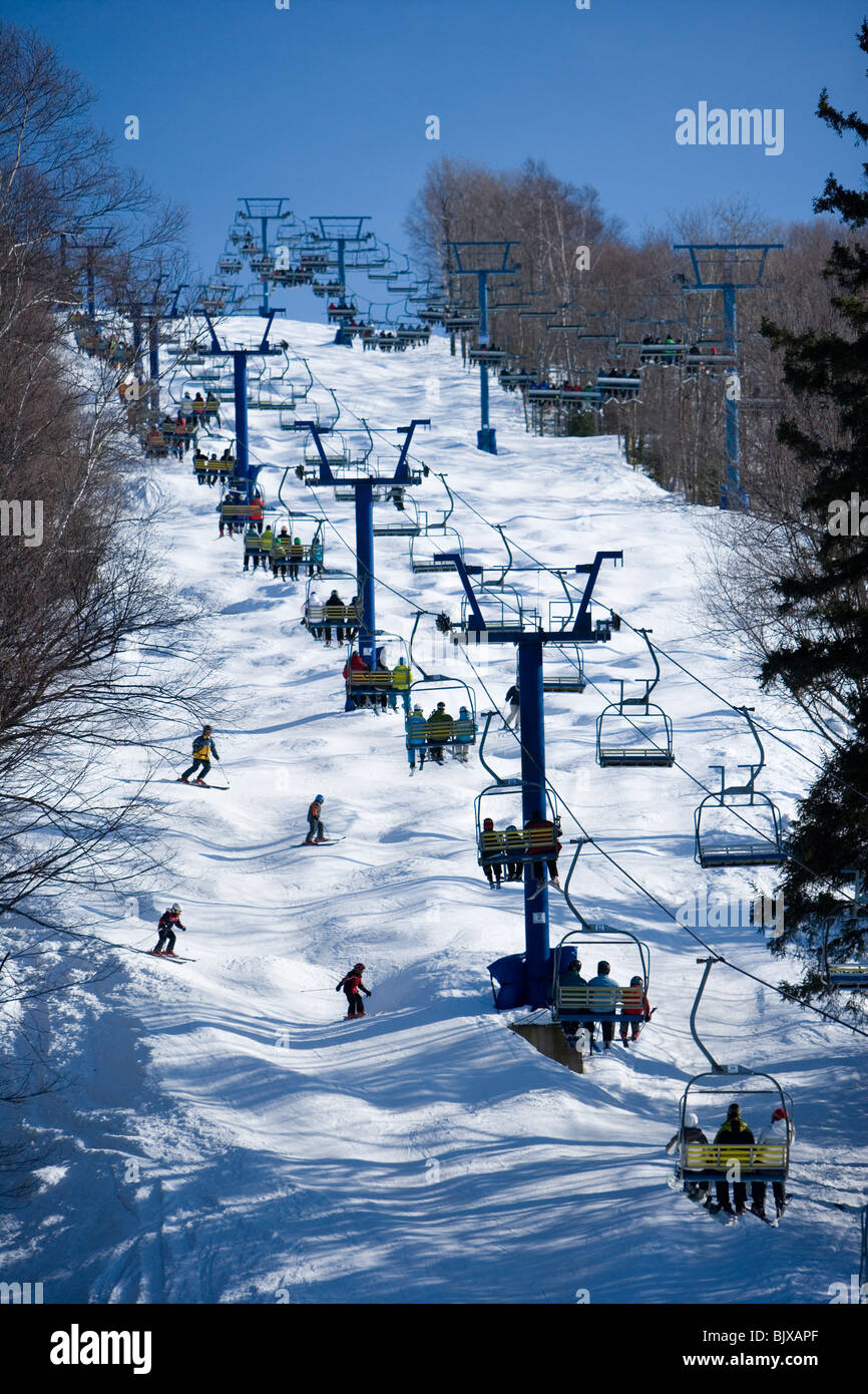 Le télésiège au Mont-Olympia, une station de ski au Québec, Canada. Banque D'Images