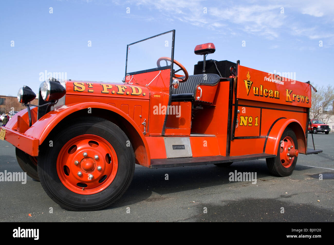 Vulcan Krewe fire truck représentant le Carnaval de saint Paul dans la parade. St Paul Minnesota USA Banque D'Images