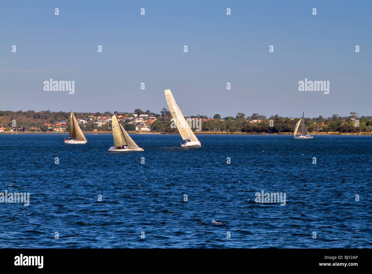 Yacht Race à Melville Eau, Perth, Australie occidentale Banque D'Images