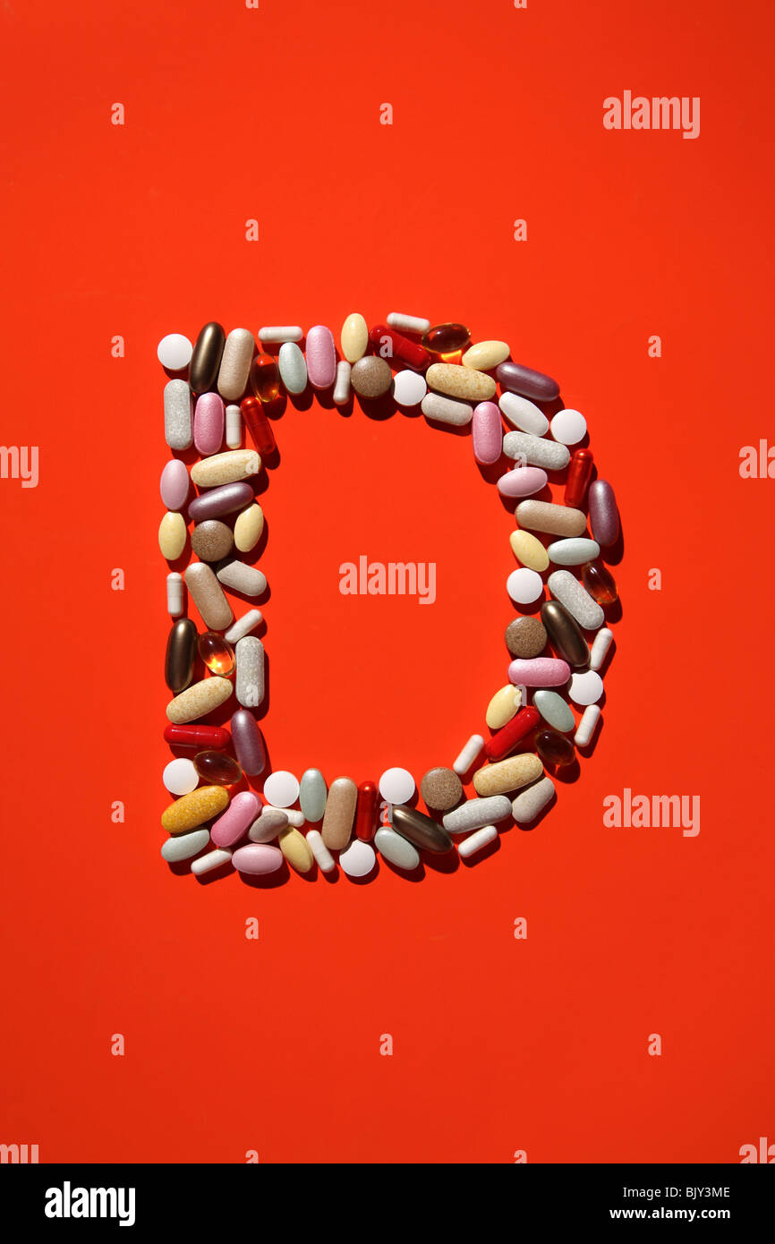 La forme de la lettre B formé avec beaucoup de pilules colorées, les comprimés et capsules Banque D'Images