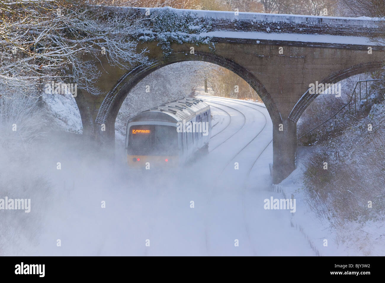 Ligne Chiltern dans le transport ferroviaire transport neige hiver train mauvais temps Banque D'Images
