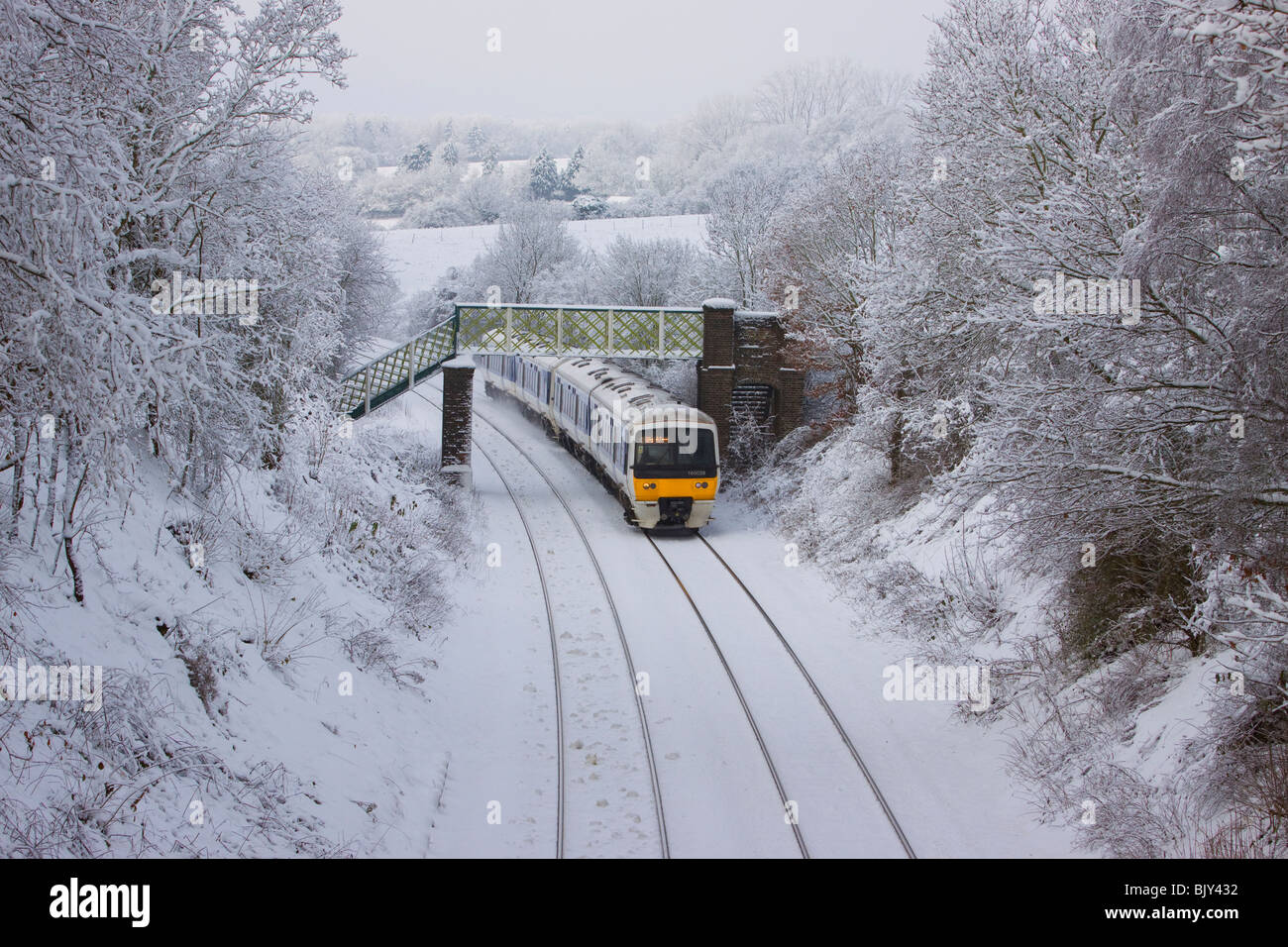 Ligne Chiltern dans le transport ferroviaire transport neige hiver train mauvais temps Banque D'Images