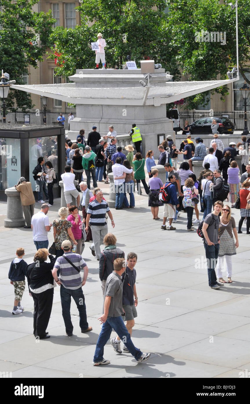 Trafalgar Square quatrième plinth Antony Gormley l'un et l'autre événement et spectateurs Banque D'Images