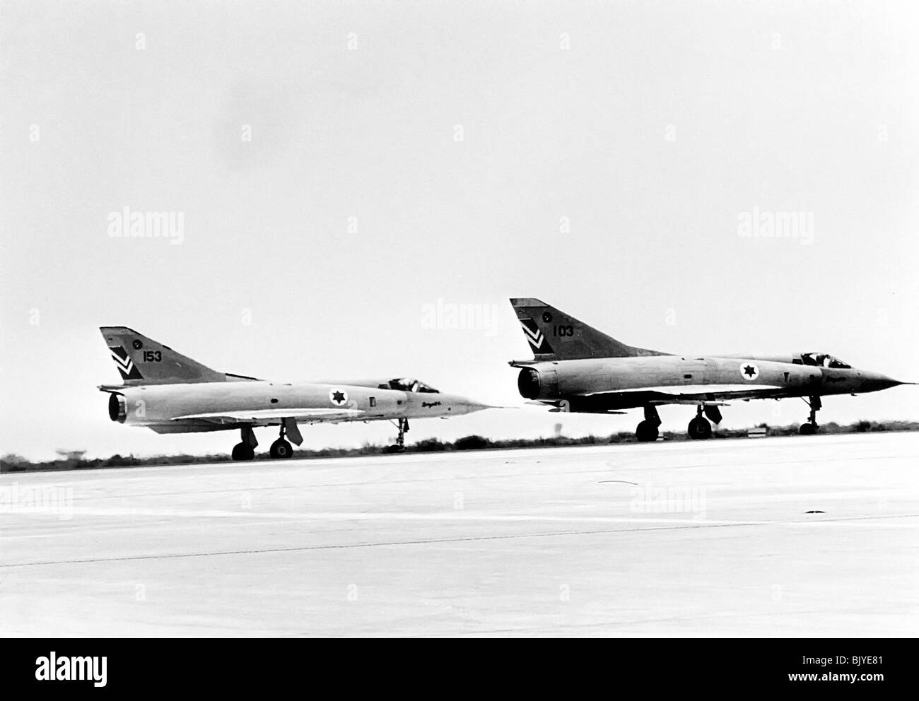 De l'air israélienne Dassault Mirage IIICJ avion de chasse - Image en noir et blanc d'archives Banque D'Images