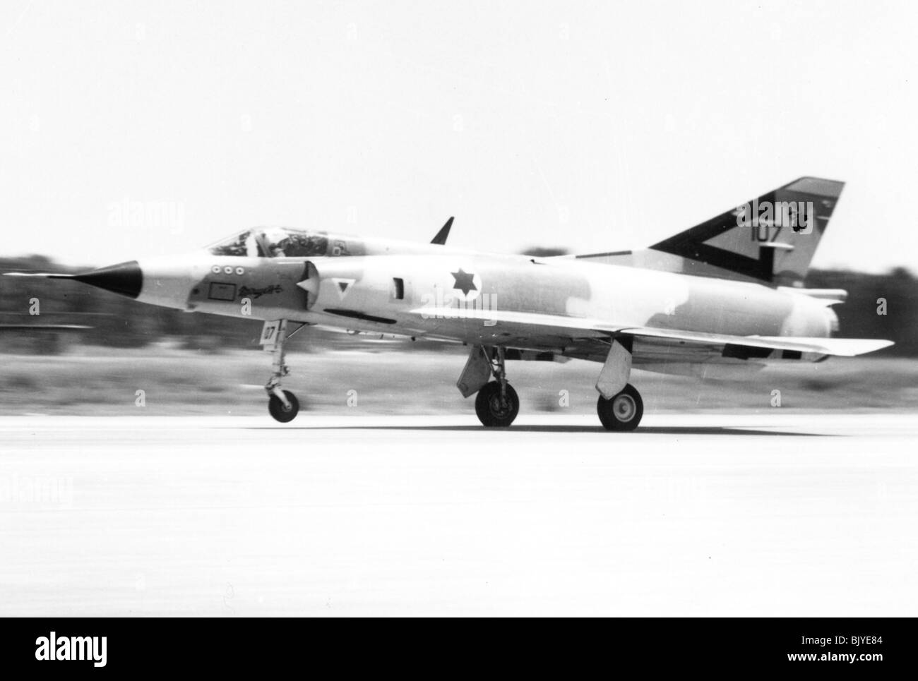 De l'air israélienne Dassault Mirage IIICJ avion de chasse - Image en noir et blanc d'archives Banque D'Images