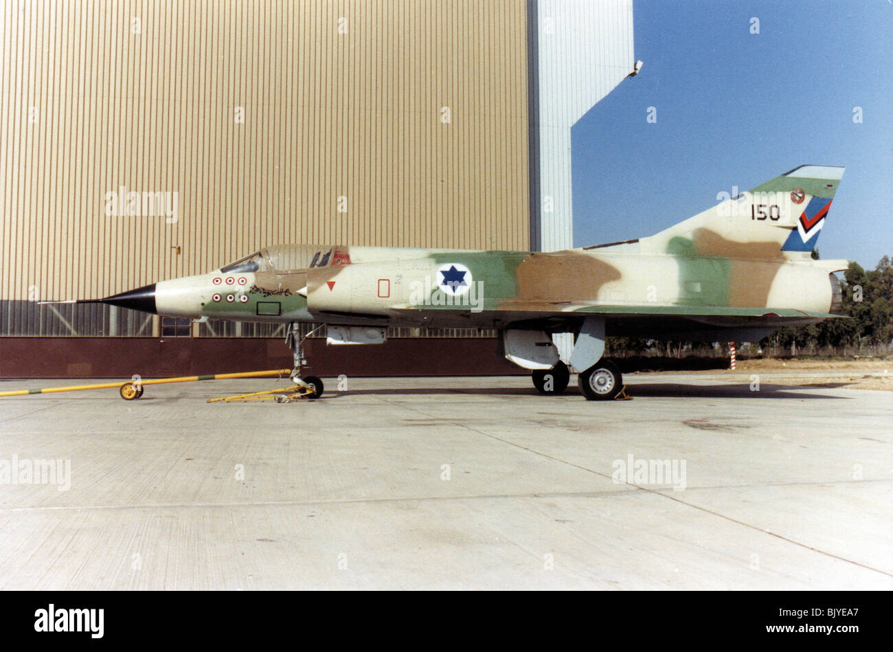 De l'air israélienne Dassault Mirage IIICJ avion de chasse sur le terrain - L'image d'archives Banque D'Images