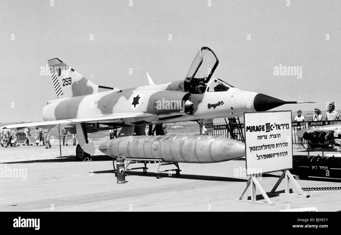 De l'air israélienne Dassault Mirage IIICJ avion de chasse - Image en noir et blanc d'archives Banque D'Images