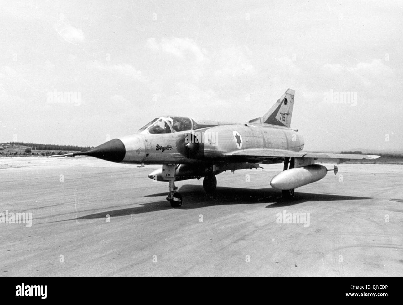 De l'air israélienne Dassault Mirage IIICJ avion de chasse - Image en noir et blanc d'archives Banque D'Images