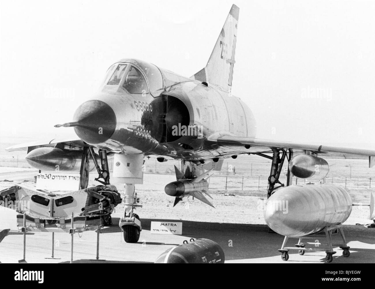 De l'air israélienne Dassault Mirage IIICJ avion de chasse - Image en noir et blanc d'archives Banque D'Images