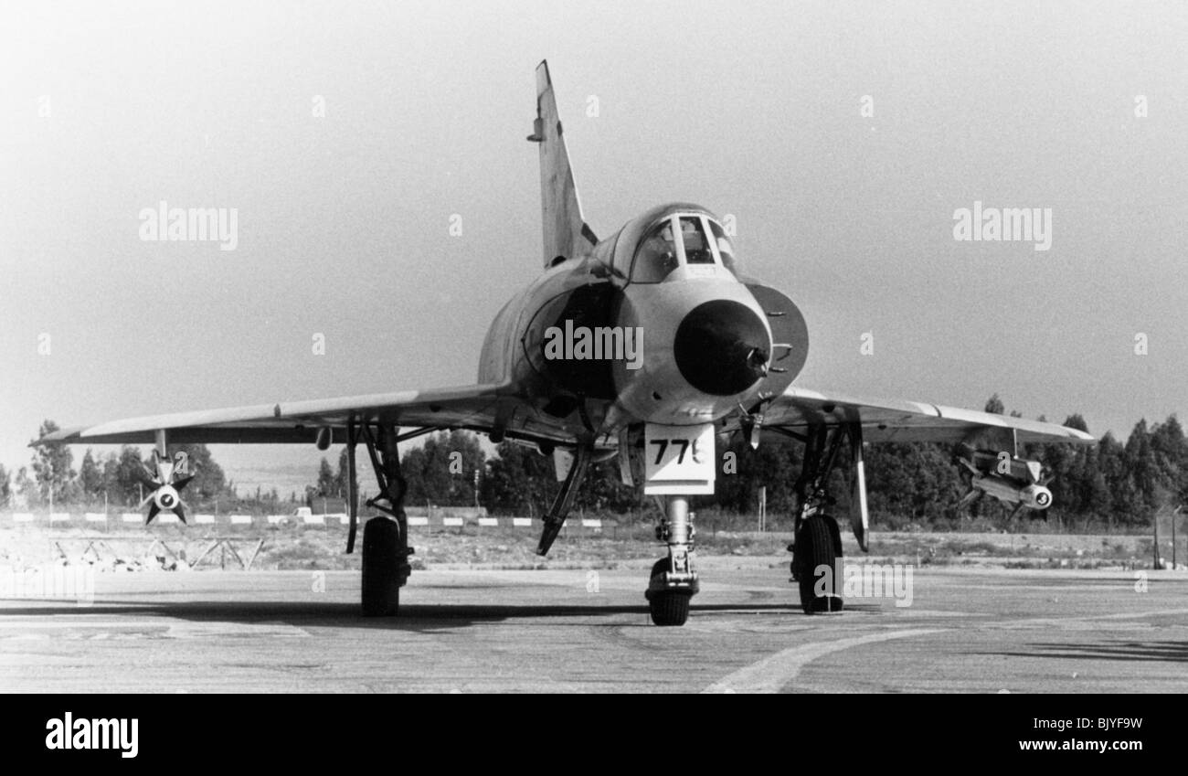 De l'air israélienne Dassault Mirage IIICJ avion de chasse - Image en noir et blanc d'archives Banque D'Images