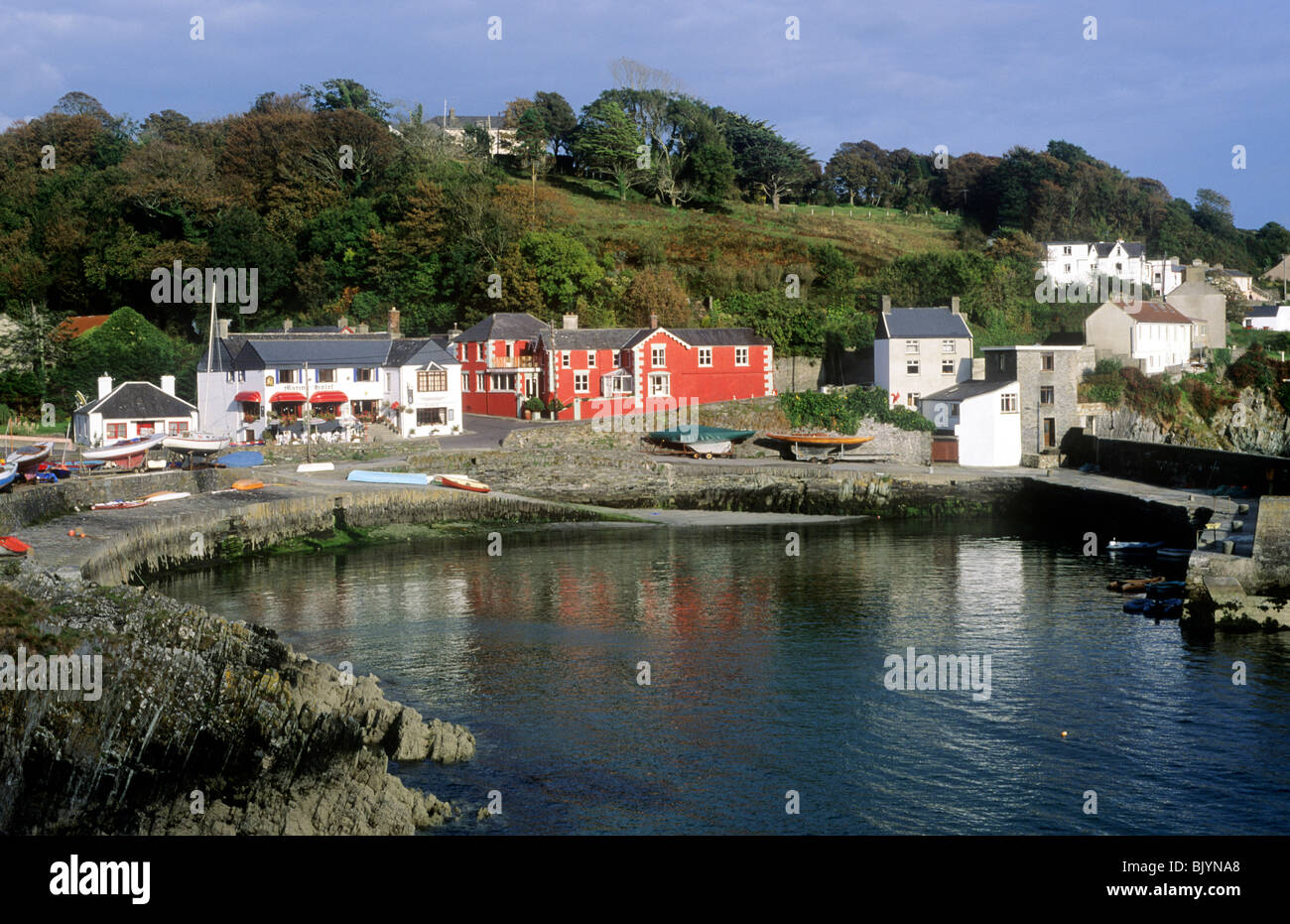 Glandore, comté de Cork, Irlande Eire Irish village de pêcheurs côtiers vue paysage paysages villages pittoresques vues bois Chalets Banque D'Images