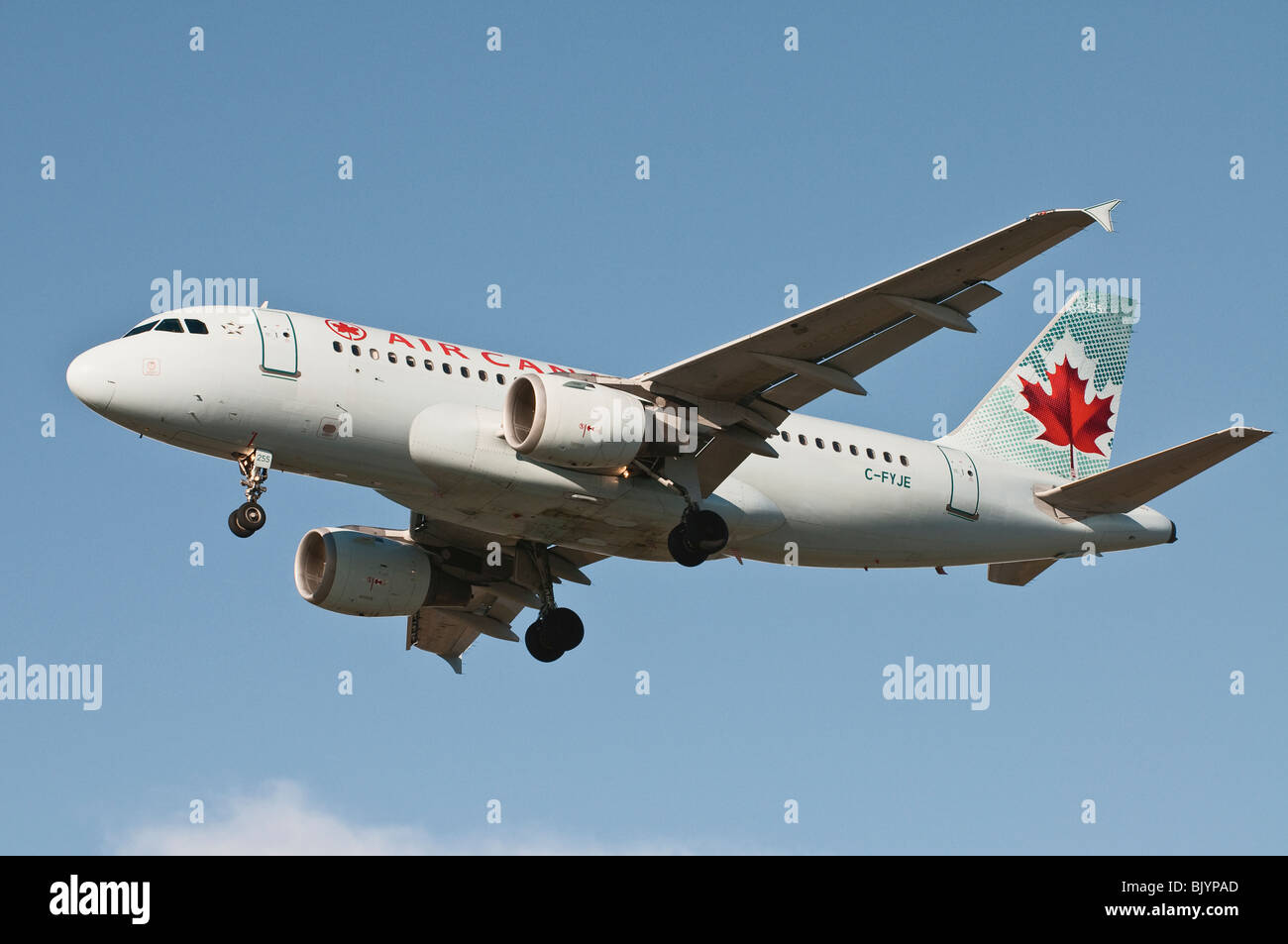 Air Canada Airbus A319 avion de ligne en approche finale pour l'atterrissage. Banque D'Images