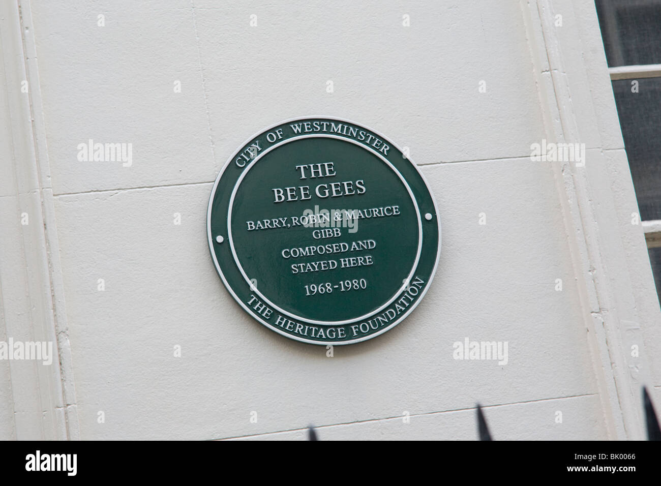 Ville de Westminster - Patrimoine plaque dans Brook Street Mayfair London GB UK. "Les Bee Gees" dormi ici Banque D'Images