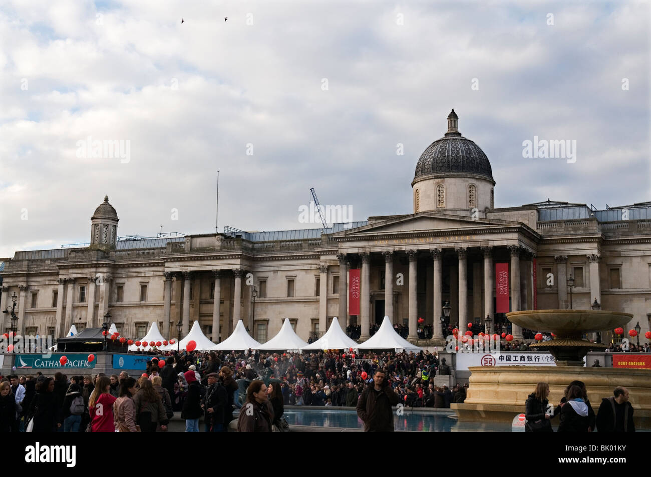 Les gens au festival du Nouvel An chinois à Trafalgar Square à Londres Angleterre Royaume-uni 2010 Banque D'Images